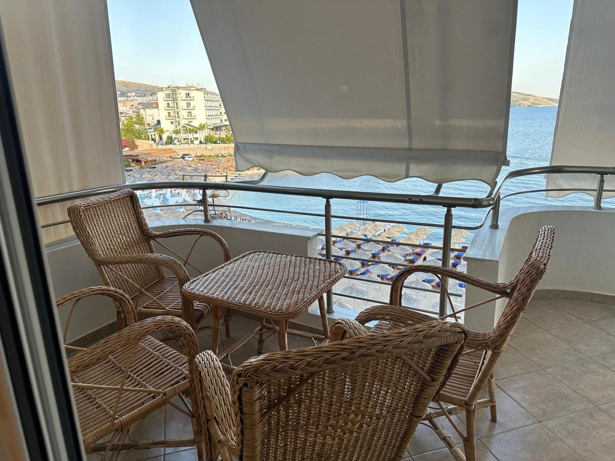Aqua Apartments Seaview Sarandë Esterno foto